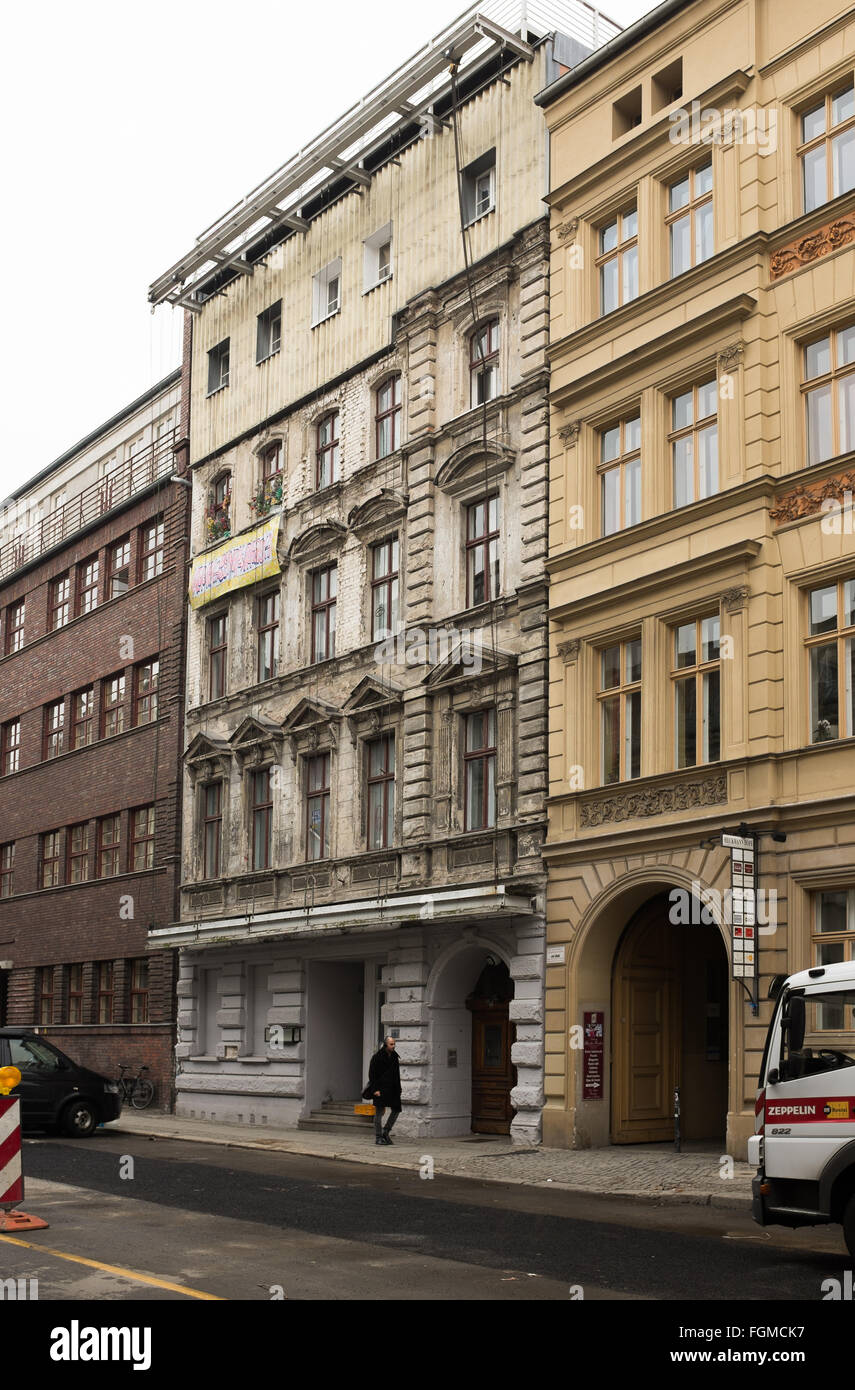 BERLIN - Februar 18: Ex hocken Gebäude im ursprünglichen Zustand in der Auguststraße. Stockfoto