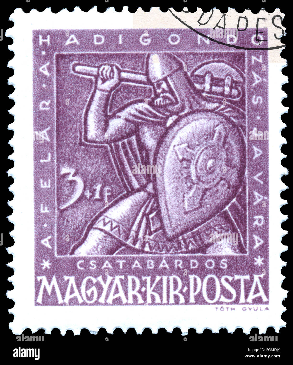 BUDAPEST, Ungarn - 3. Februar 2016: eine Briefmarke gedruckt von Ungarn, zeigt Krieger mit Schild und Kampf Axt, ca. 1943 Stockfoto