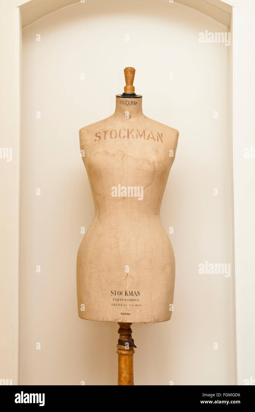 Ein Vintage Stockman weiblichen Schneider ist Dummy-markiert mit einer europäischen Kleidergröße 42 Stockfoto