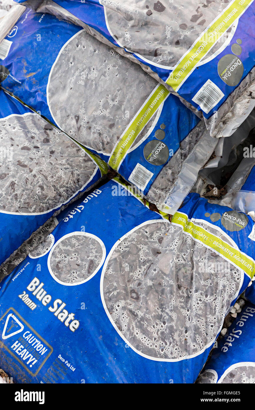 Blauer Schiefer Stein und Kies verwendet für Gartendekoration, UK Stockfoto