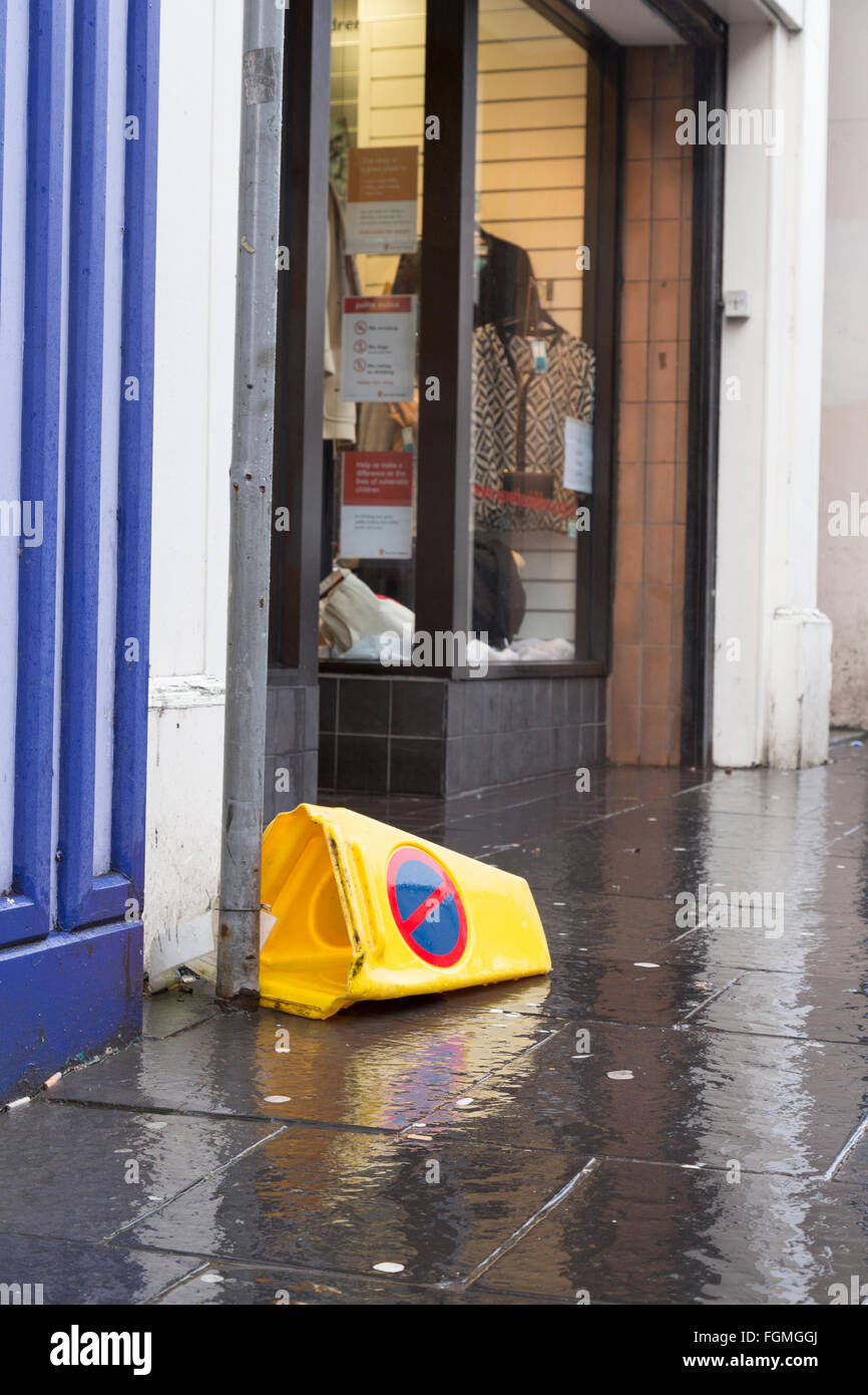 Müll an der High Street in Paisley, 26.01.2016 Stockfoto