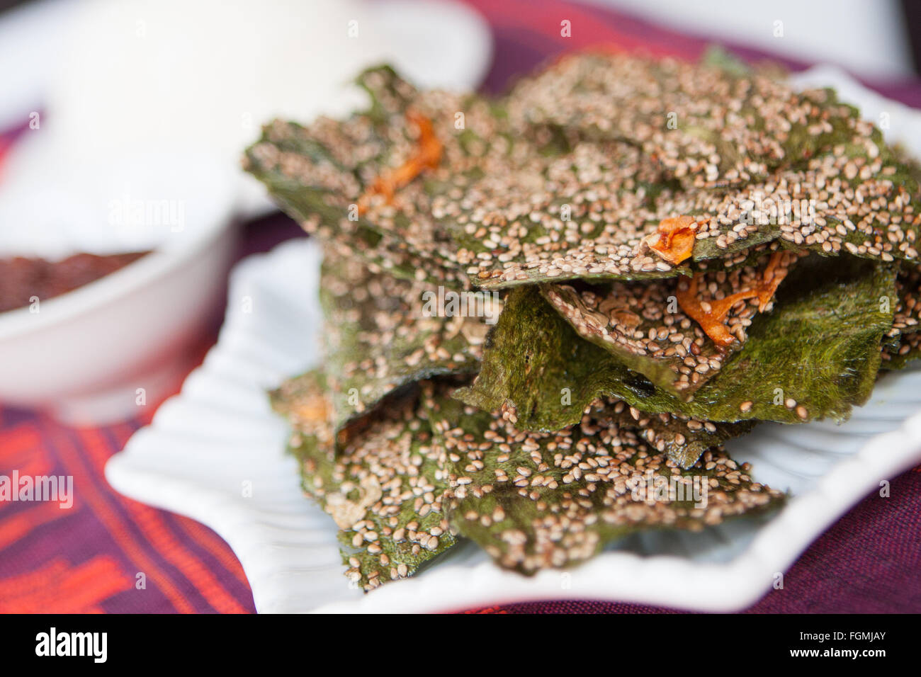 Khai Peng, getrocknet Mekhong Riverweeds mit Sesam, lokale Spezialität von Luang Prabang Laos Stockfoto