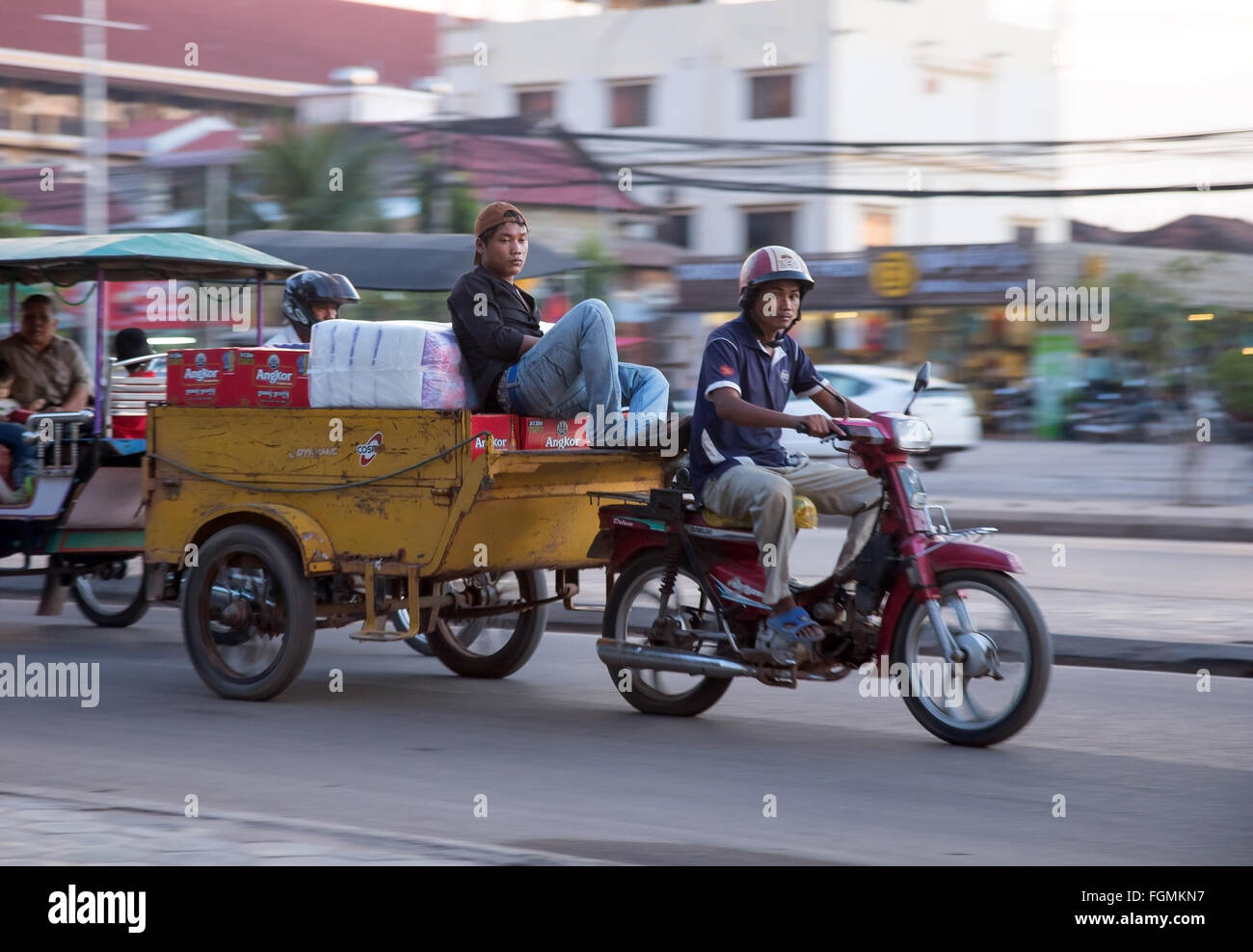 Bereitstellung von Bier in den Straßen von Siem Reap Stockfoto