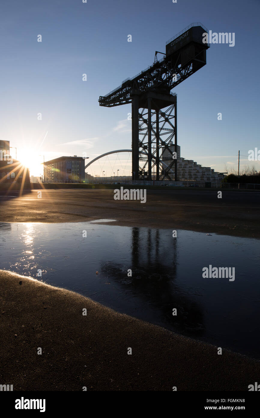 Glasgow River Clyde Kran Stockfoto