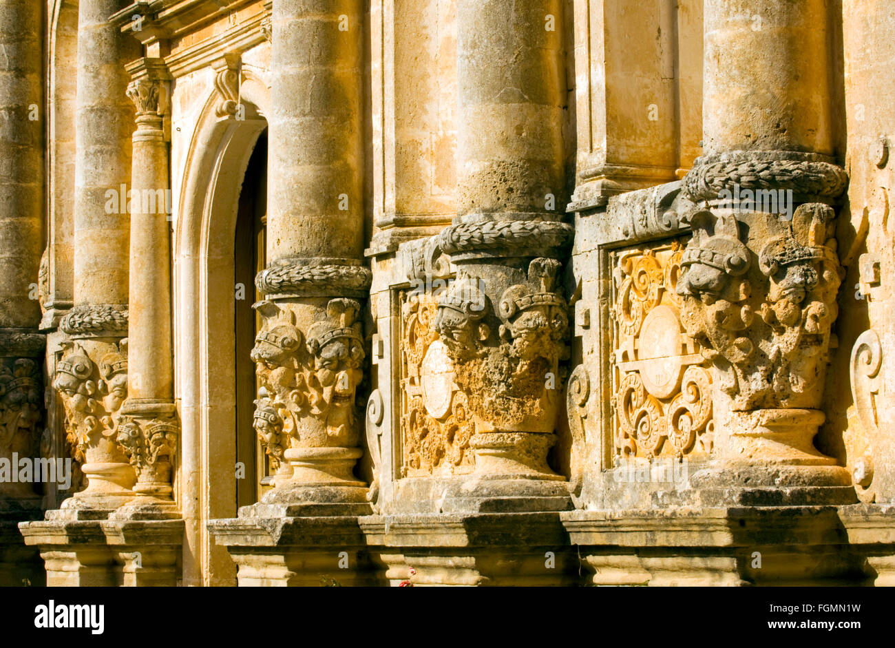 Griechenland, Kreta, Bei Chania, Akrotiri-Halbinsel, Kloster Moni Gouverneto, Fassade der Klosterkirche Im Stil der Italienisch Stockfoto