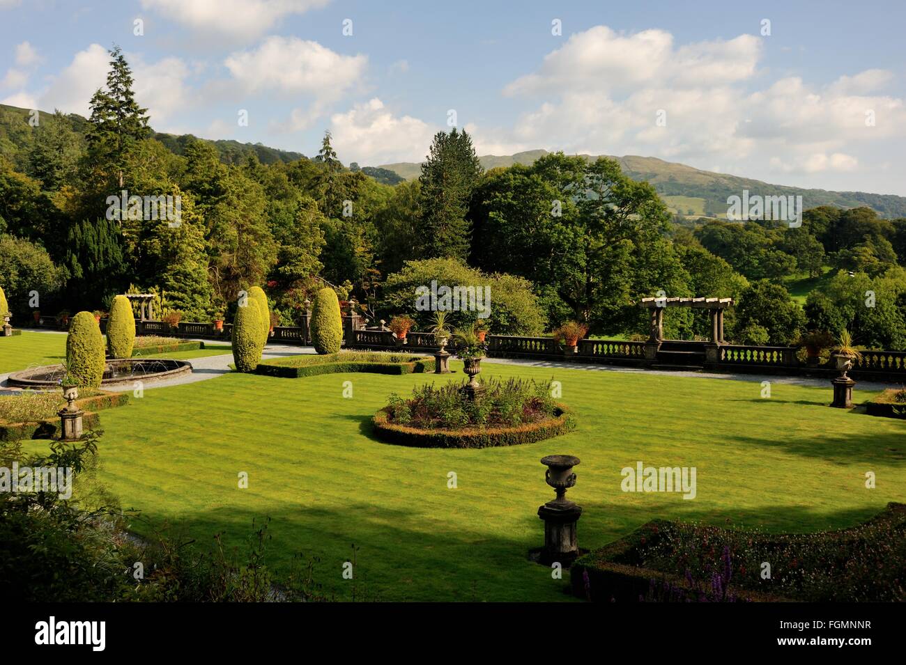 Rydal Hall, Rydal Dorf, Ambleside, Nationalpark Lake District, Cumbria, England, UK, formale Gärten, Wiesen, Bäume, Landschaft Stockfoto