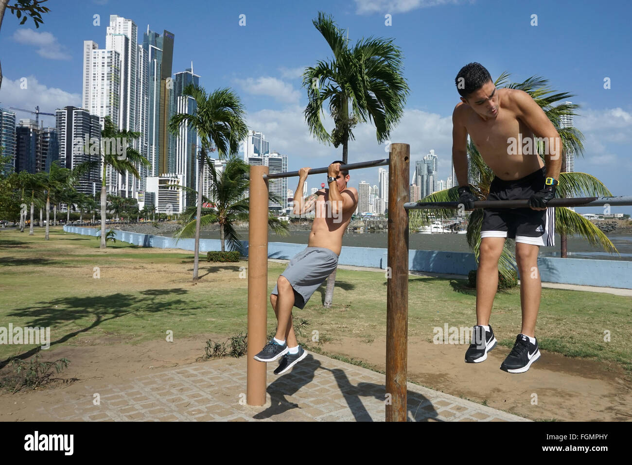 Panama-Stadt Mittelamerika Sport an den Küsten Umgehungsstraße Fußgänger Cinta costera Stockfoto