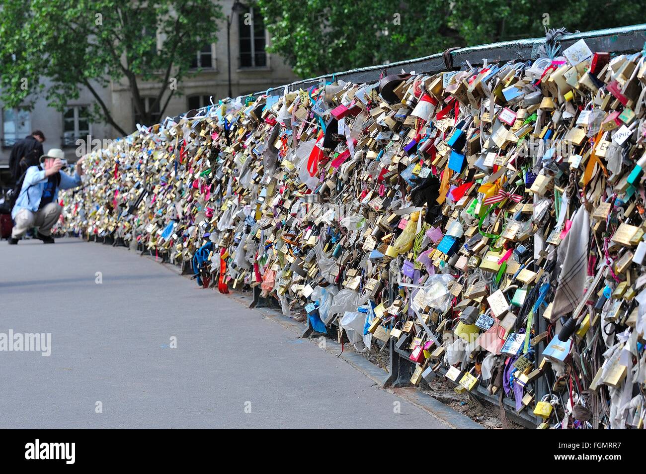 "Liebe-Schlösser" an der Pont de l'Archeveche, Paris, Frankreich Stockfoto