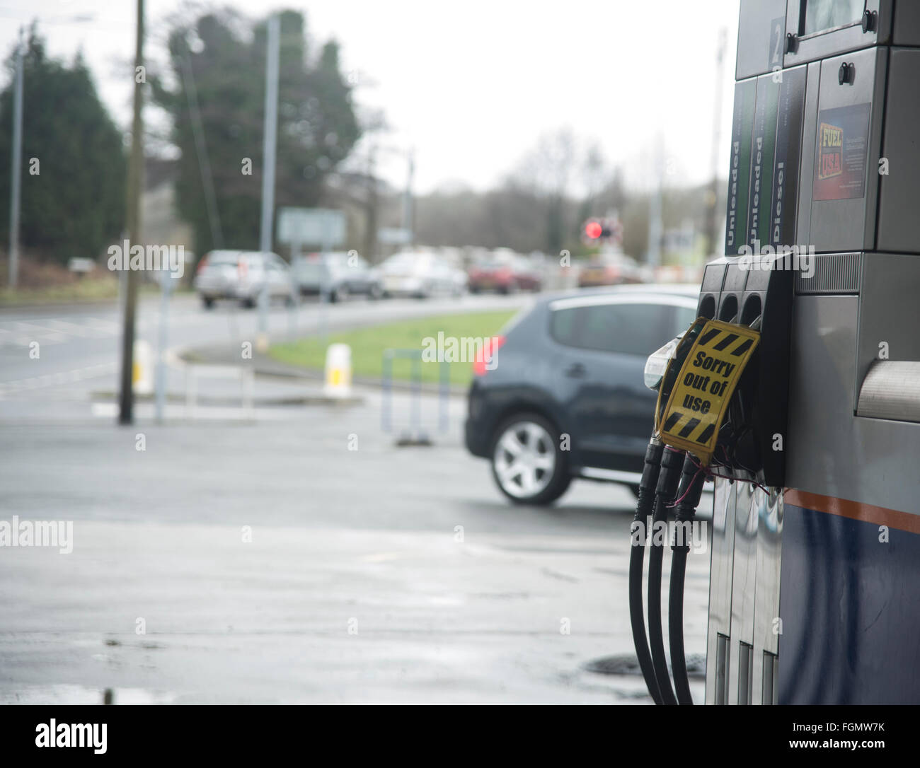 Ein Zeichen auf Kraftstoffpumpen "Leider außer Betrieb" angezeigt. Stockfoto