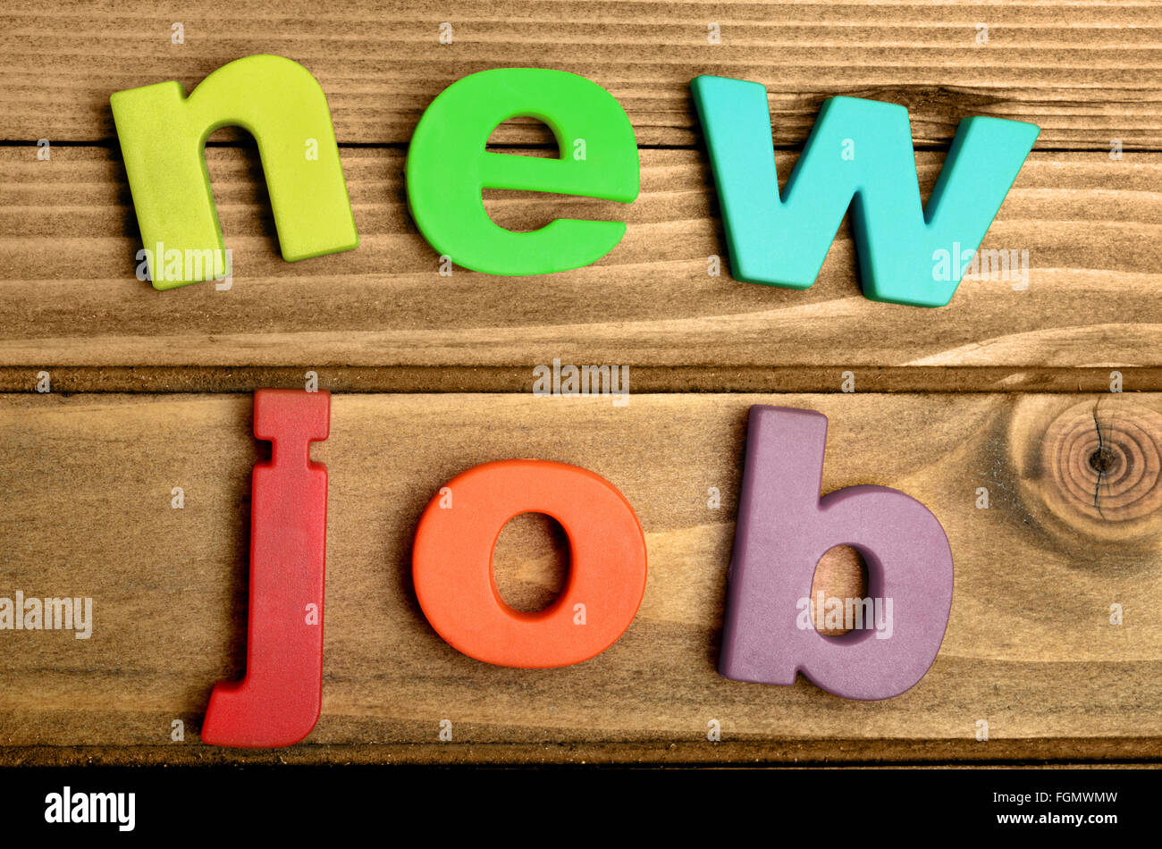 Neue Job-Wort auf Holztisch Stockfoto