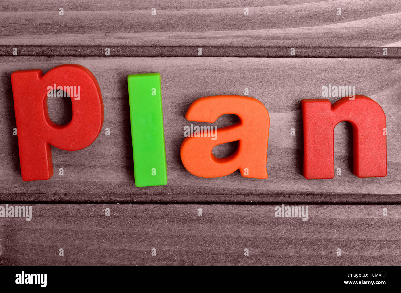 Plan-Wort auf Holztisch Stockfoto