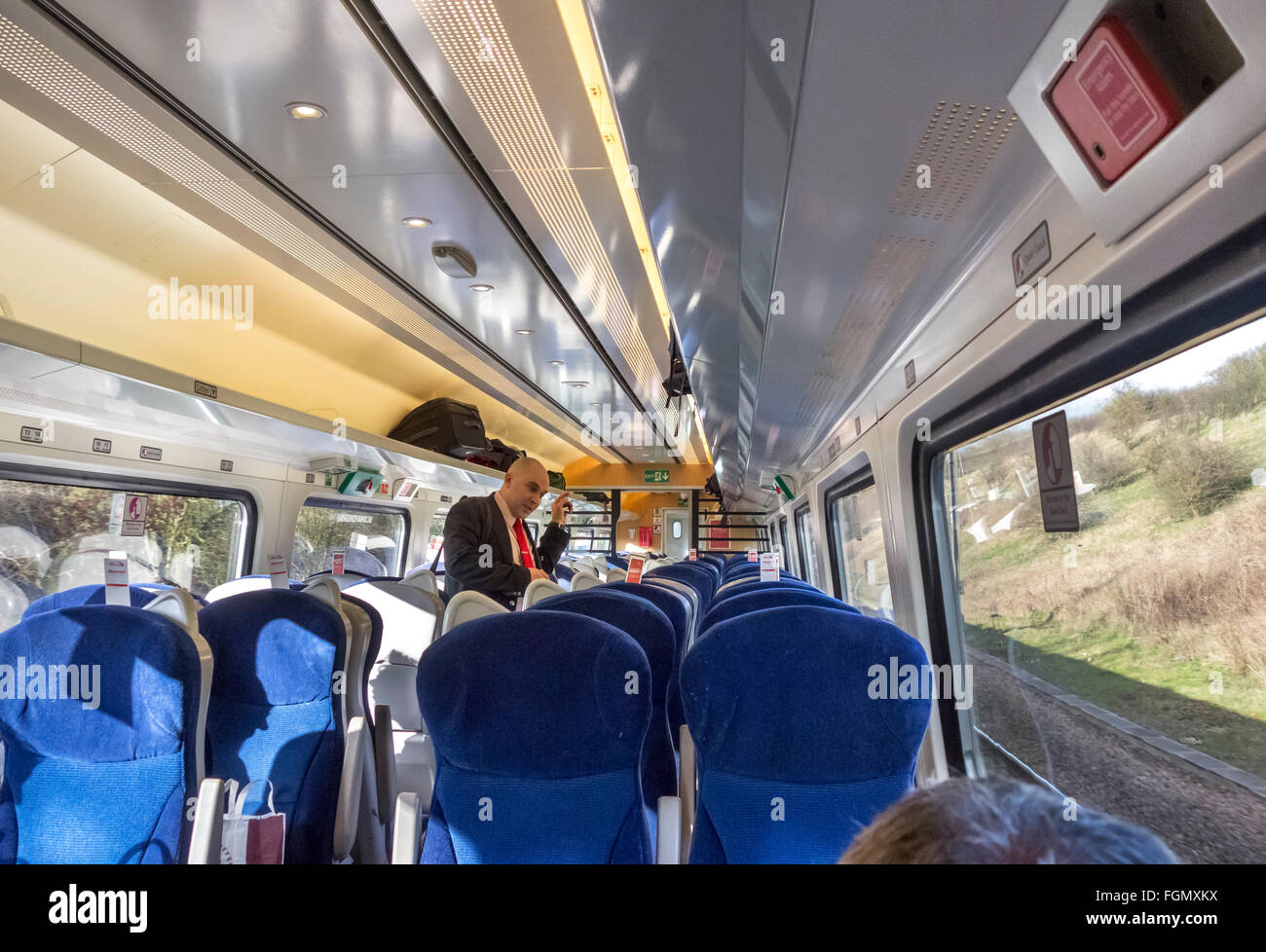 Kontrolleur auf Virgin Züge Ostküste Linie zwischen London und Leeds, UK Stockfoto