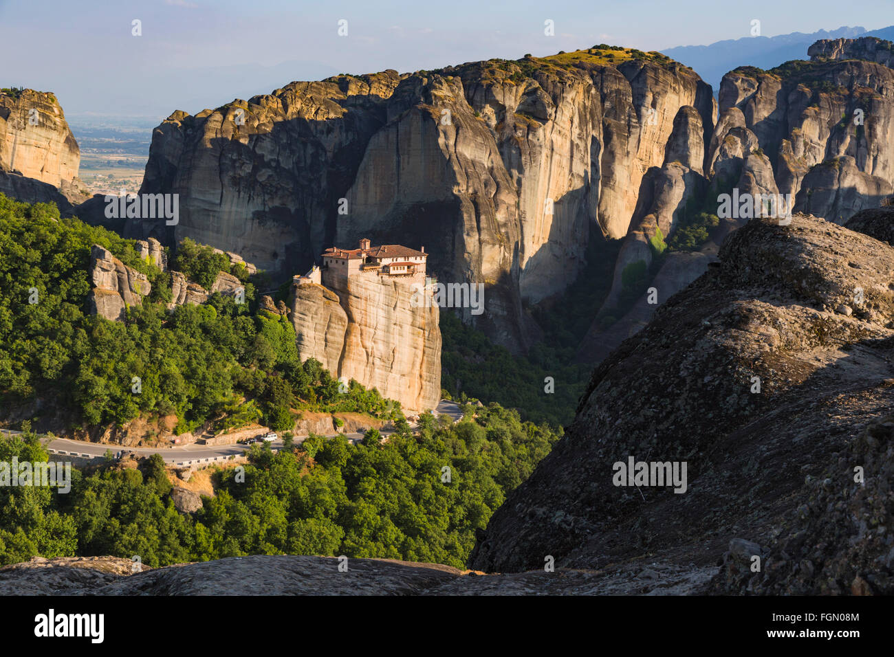 Meteora, Thessalien, Griechenland.  Das heilige Kloster Rousanou, wurde im 16. Jahrhundert gegründet. Stockfoto