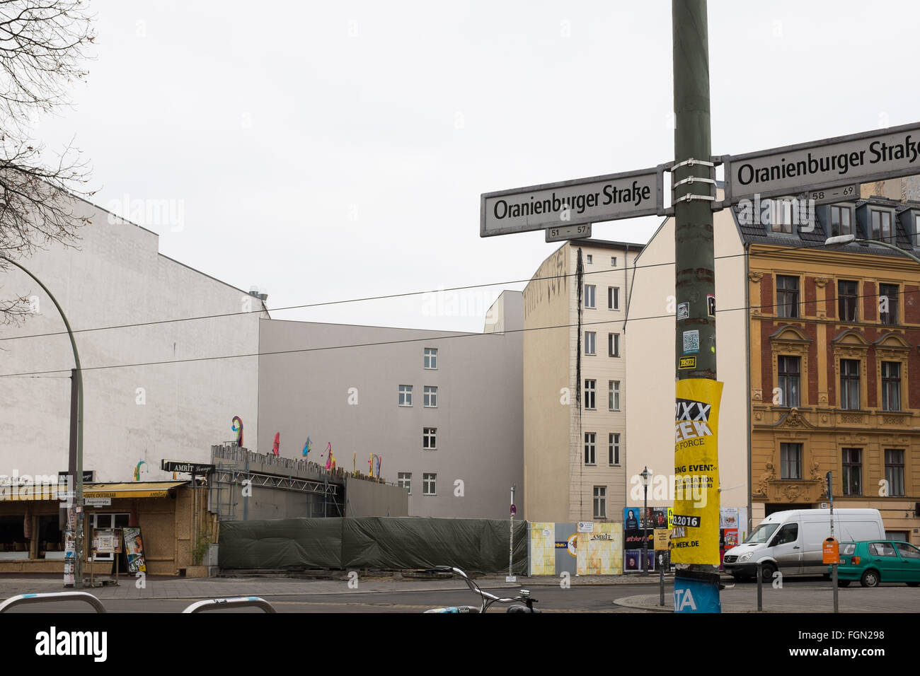 BERLIN - Februar 18: Unbebautes Grundstück an der Oranienburgerstraße / Auguststraße in Berlin-Mitte am 18. Februar 2016. In Berlin sind Stockfoto