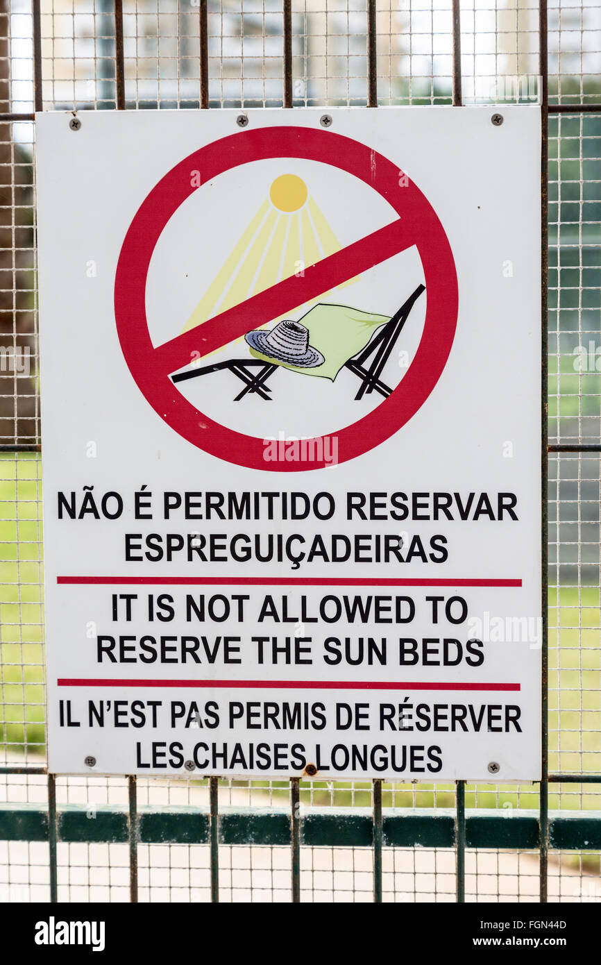 Es ist nicht erlaubt, reservieren Sie liegen Zeichen auf Hotel Tor, Praia da Rocha, Algarve, Portugal Stockfoto