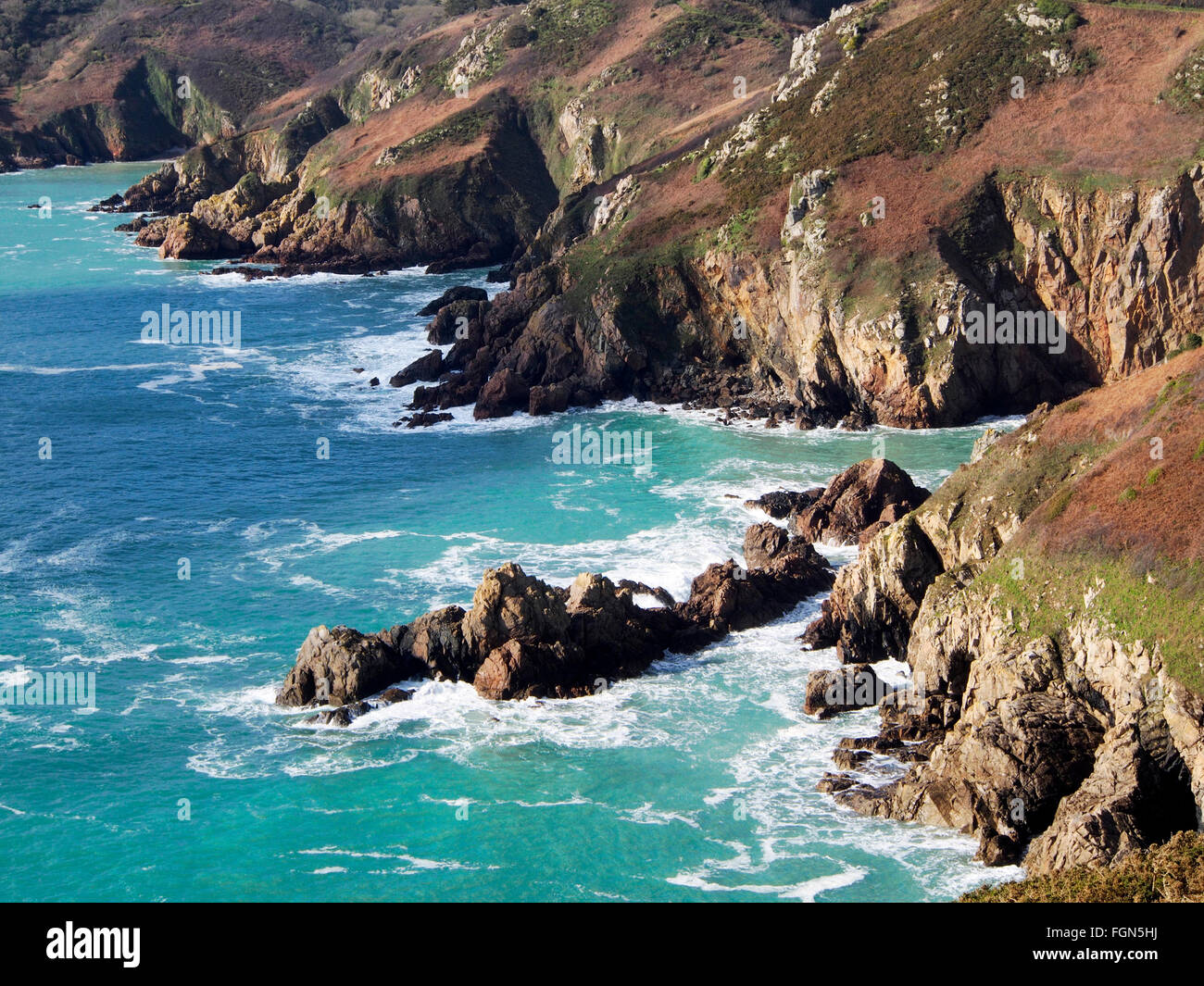 Zerklüftete Küste von Le Jaonnet, südlichen Guernsey zwischen Icart Point und Petit Bot Bay gesehen von den Küsten Fußweg. Stockfoto