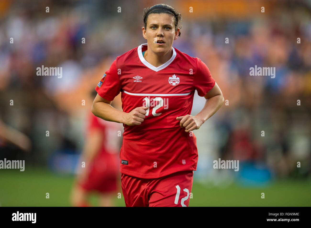 Houston, TX, USA. 21. Februar 2016. Kanada weiter Christine Sinclair (12) während das Finale des Turniers CONCACAF Olympia-Qualifikation zwischen Kanada und den USA bei BBVA Compass Stadium in Houston, Texas. USA gewann mit 2-0.Trask Smith/CSM/Alamy Live News Stockfoto