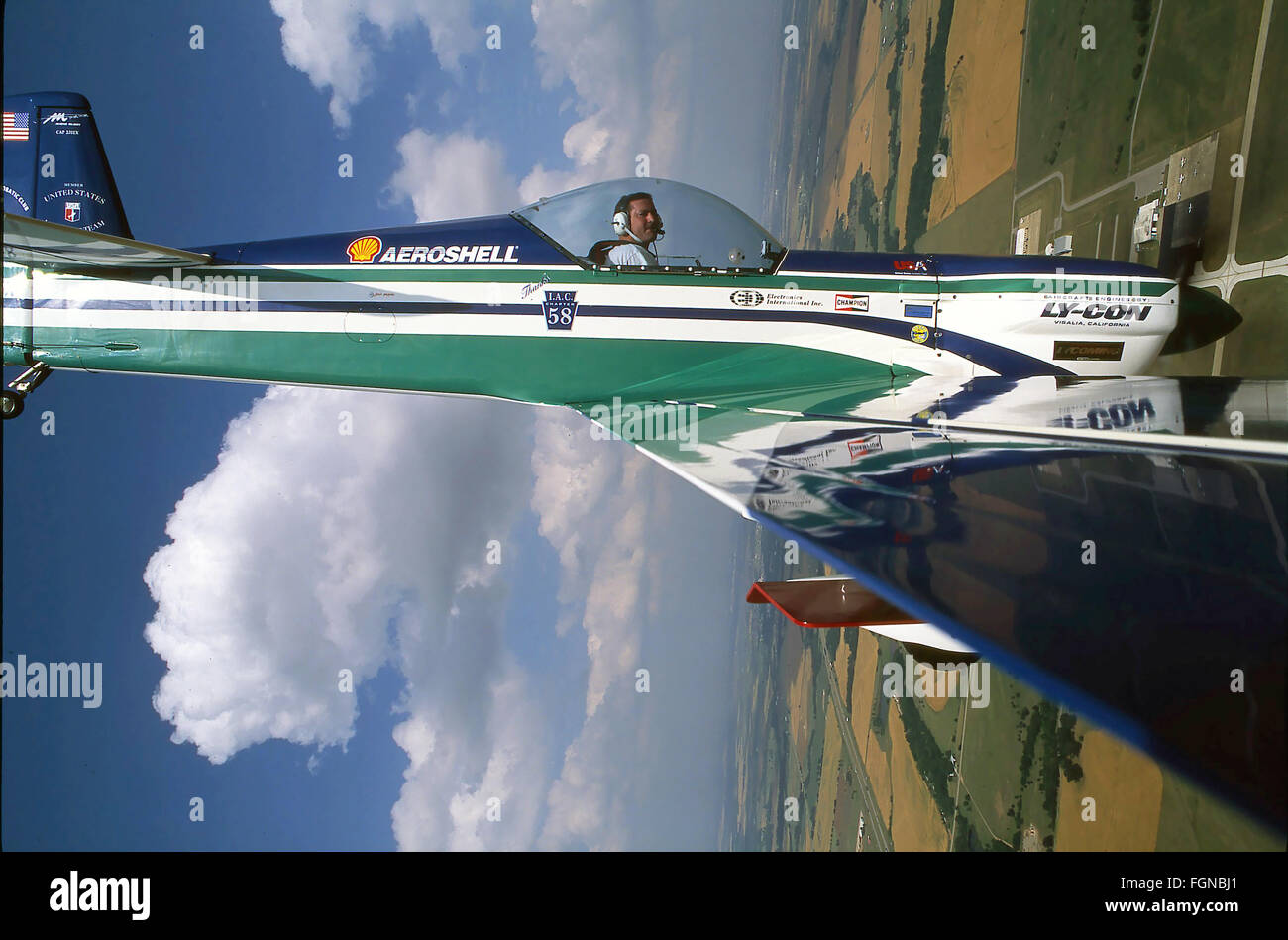 Piloten fliegen Kunstflug Flugzeug Stockfoto