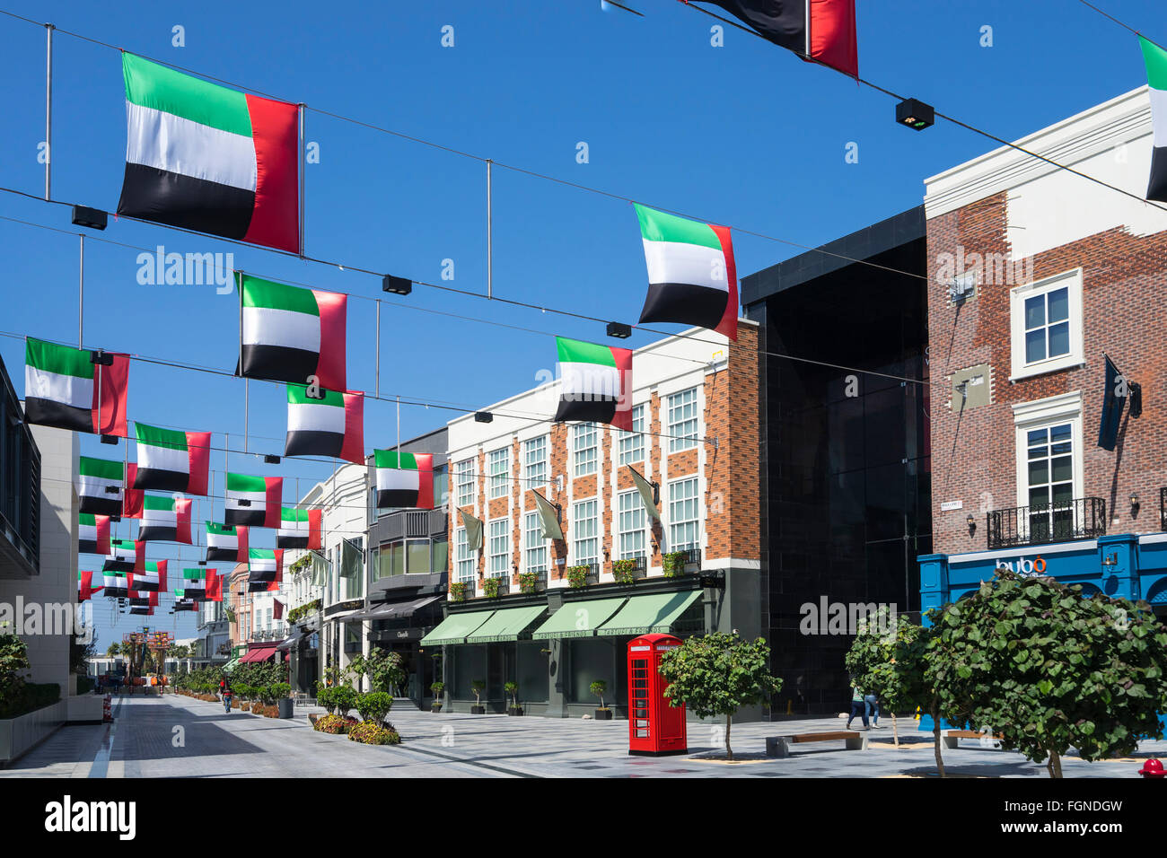 Ansicht der Reproduktion europäischen Straße am neuen Outdoor-shopping-Arkade bezeichnet Citywalk in Dubai Vereinigte Arabische Emirate Stockfoto