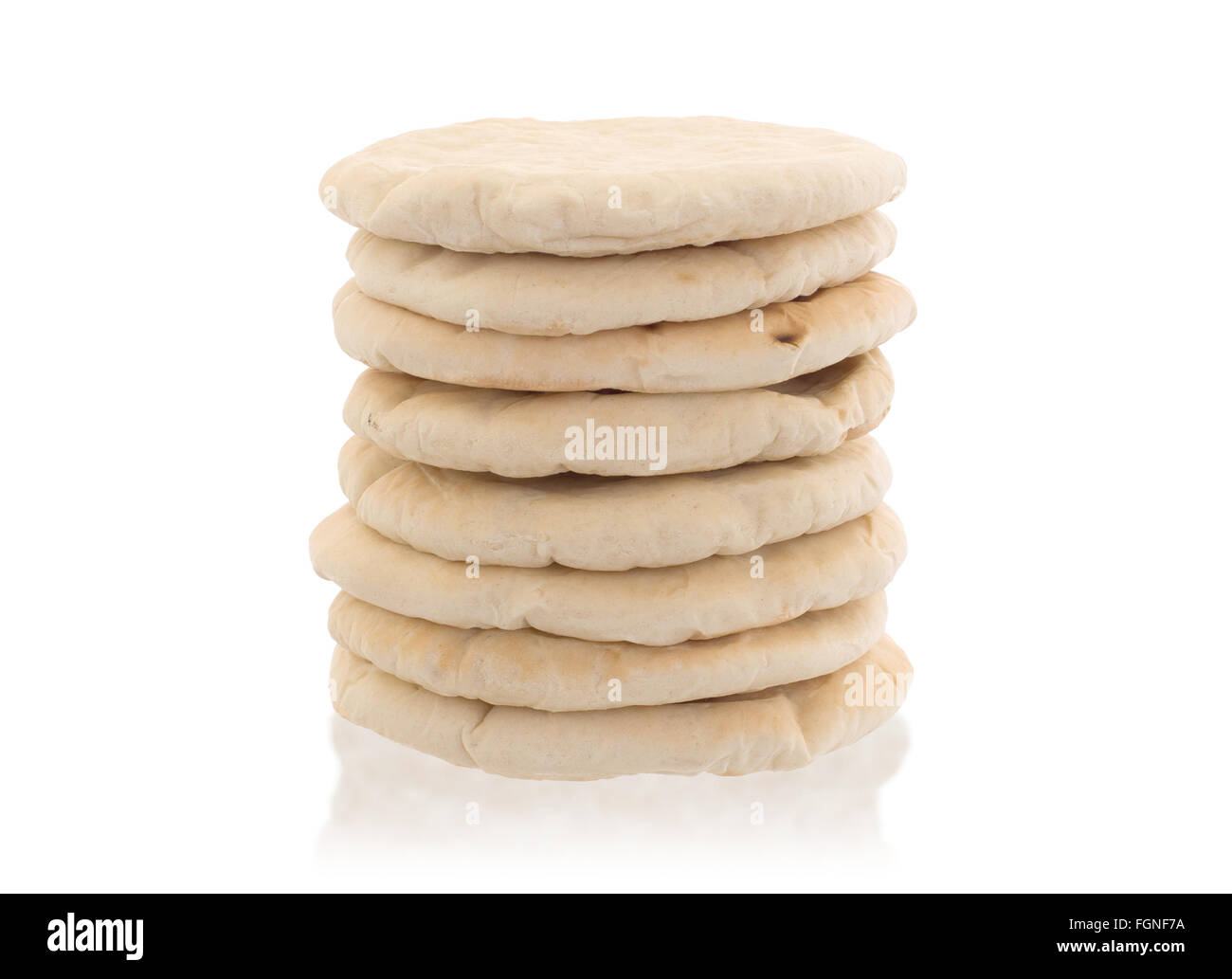 Israelische Fladenbrot Pita isoliert auf weißem Hintergrund Stockfoto