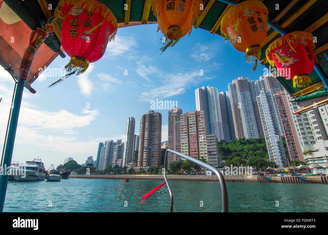 Hong Kong China Aberdeen vom Boot im Wasser von neu gewonnenem Land mit Sktscraper Eigentumswohnungen Stockfoto