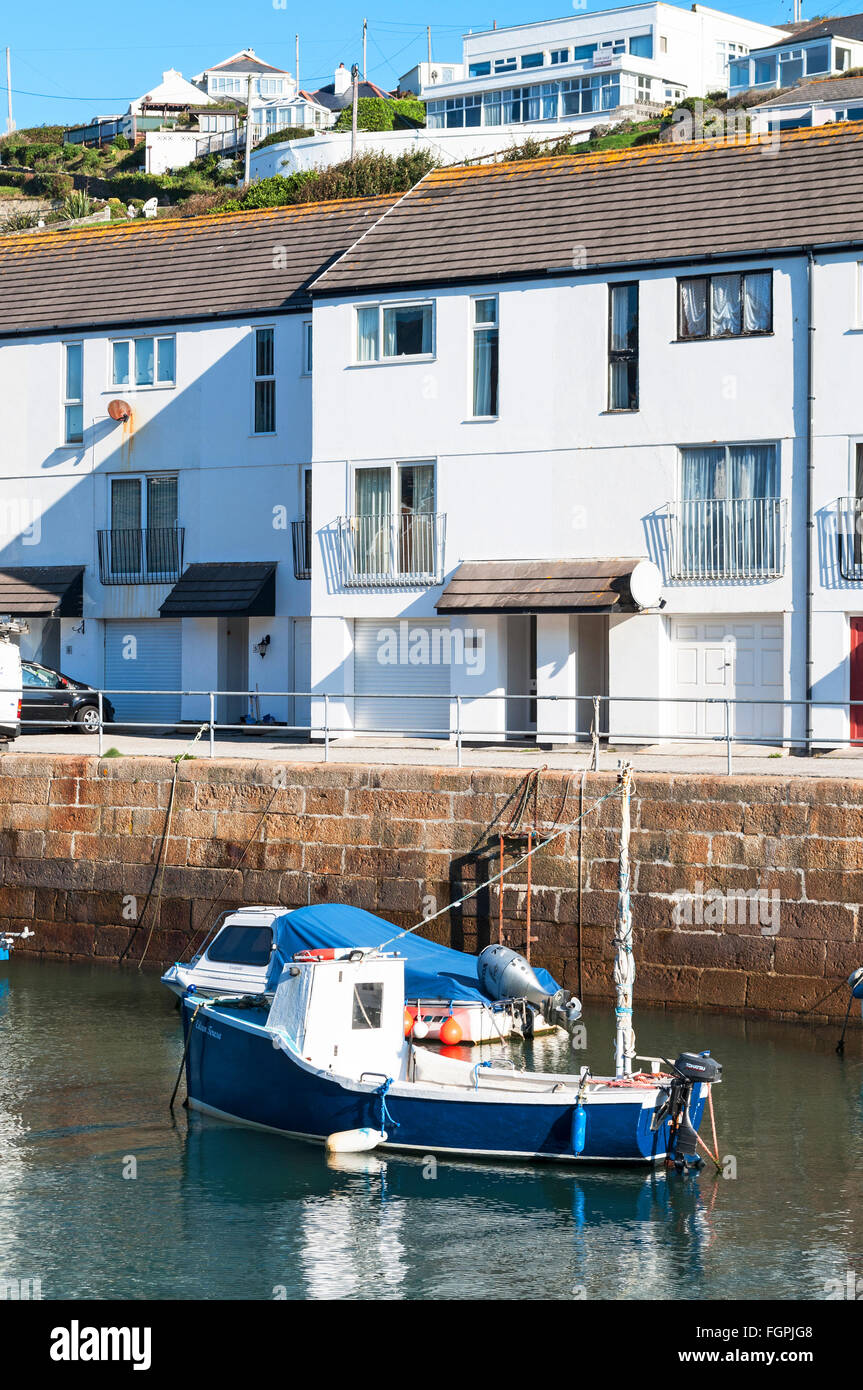 Angelboote/Fischerboote im Hafen von Portreath, Cornwall, UK Stockfoto