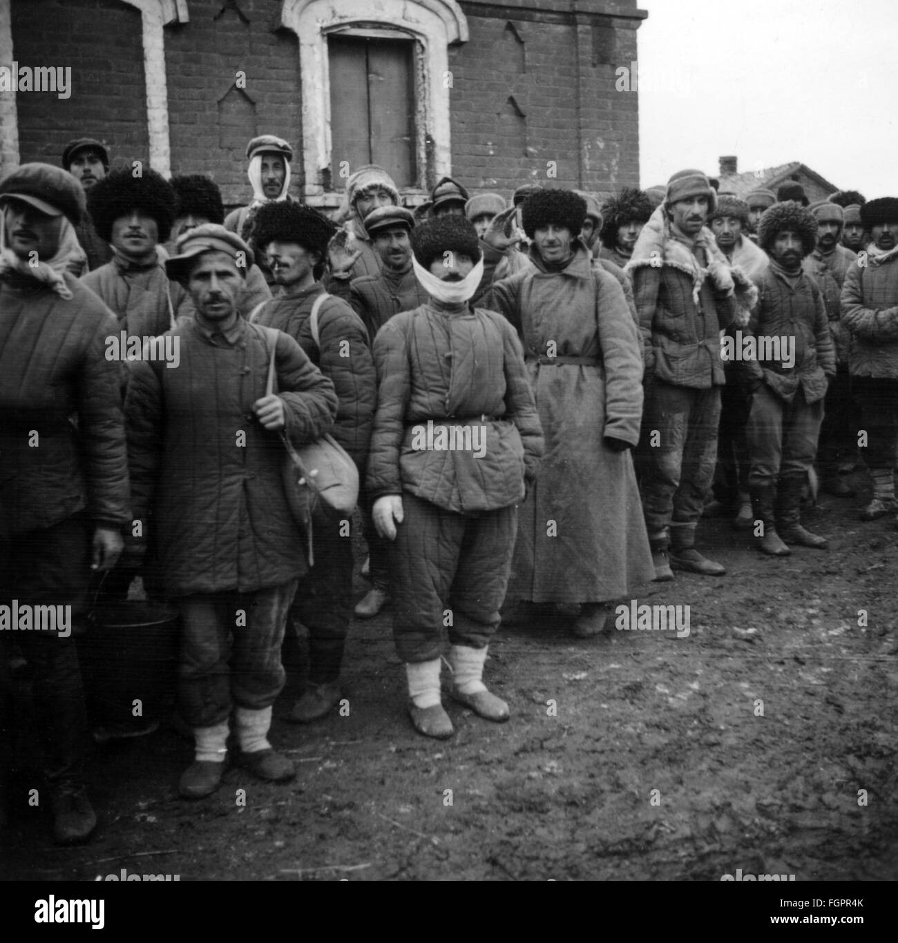 Zweiter Weltkrieg, Sowjetunion, sowjetischer Kriegsgefangener, Aufnahme eines Mitglieds des Reichsarbeitsdienstes (Rad Abteilung K. 1/130), Heeresgruppe Süd, Panzergruppe Kleist, Ukraine, 1941, Zusatzrechte-Clearences-nicht vorhanden Stockfoto