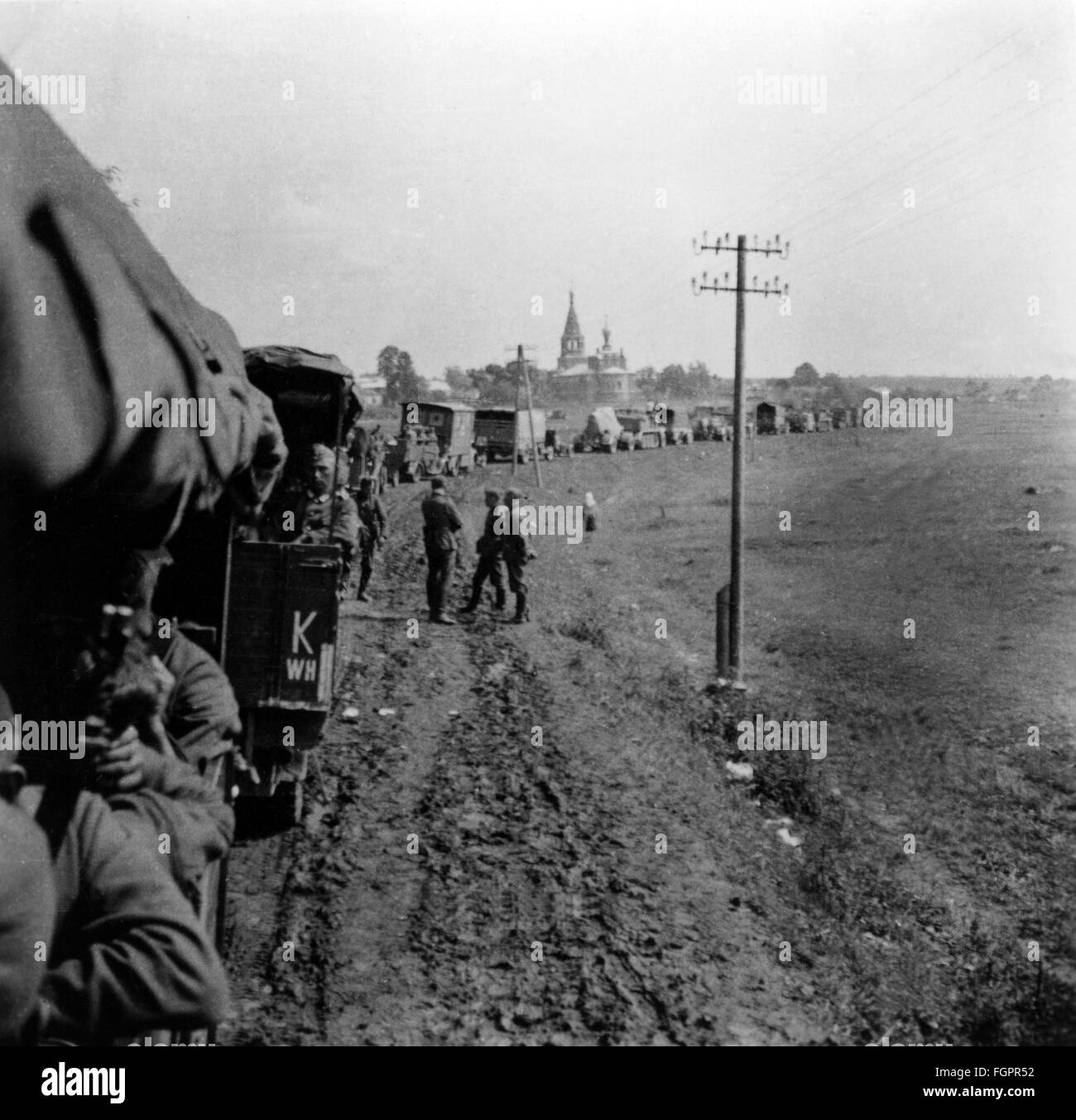 Nationalsozialismus, Organisationen, Reichsarbeitsdienst, Konvoi einer Reichsarbeitsdiensteinheit, an der Ostfront eingesetzt, auf einer Landstraße in der Ukraine, 1941, Zusatzrechte-Clearences-nicht vorhanden Stockfoto