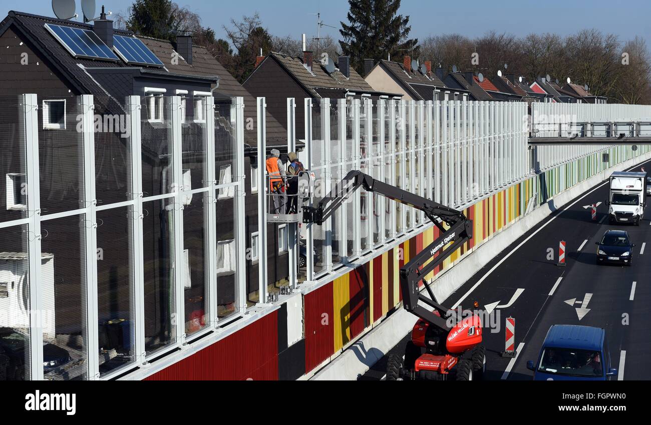 Neue Lärmschutzwände auf der A40 in Essen, Foto: 17. Februar 2016. Stockfoto
