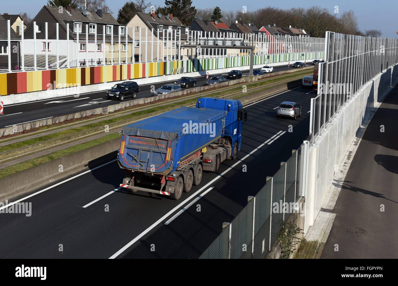 Neue Lärmschutzwände auf der A40 in Essen, Foto: 17. Februar 2016. Stockfoto