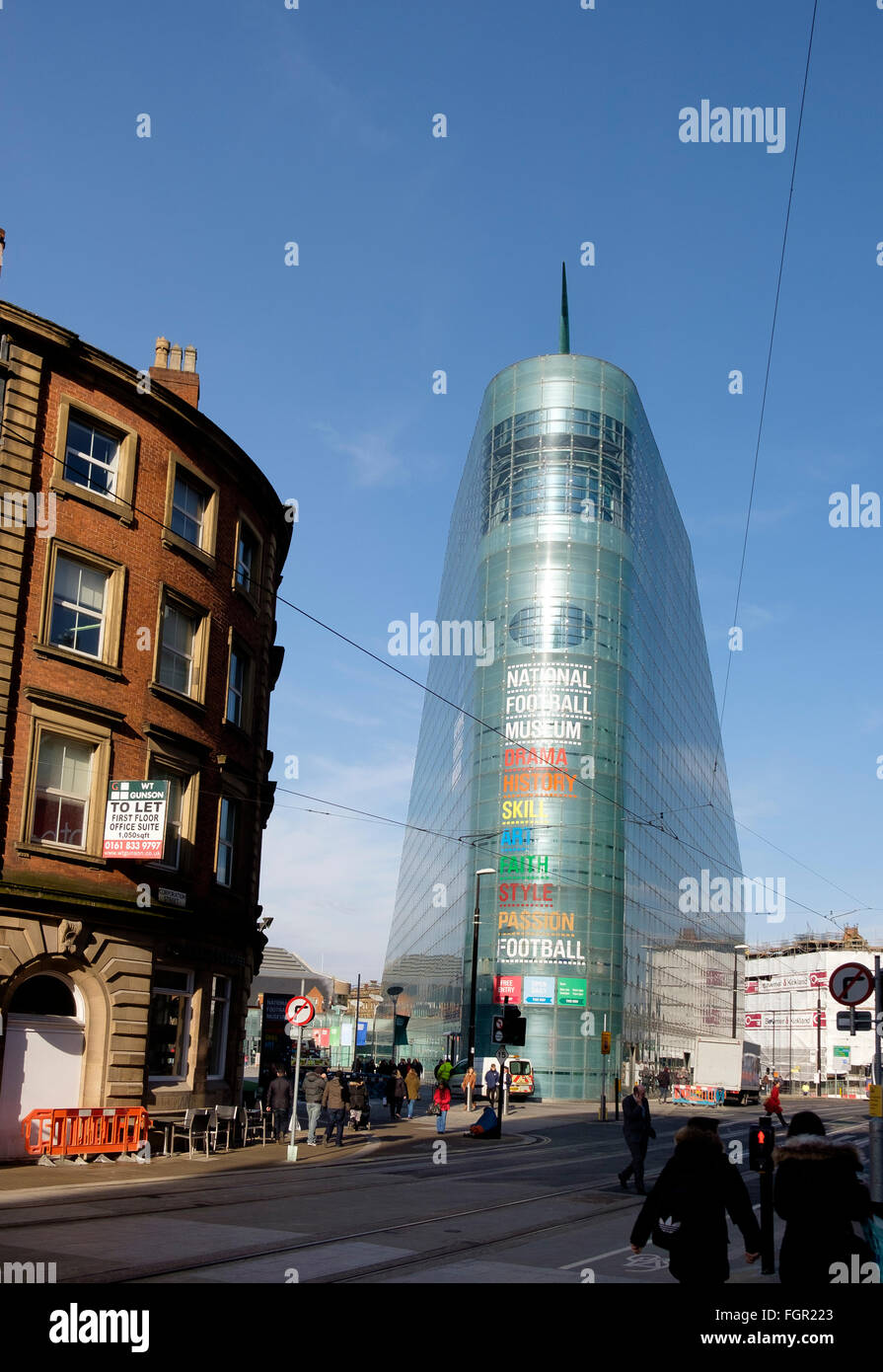 Manchester, UK - 16. Februar 2016: Exchange Square und das National Football Museum Stockfoto