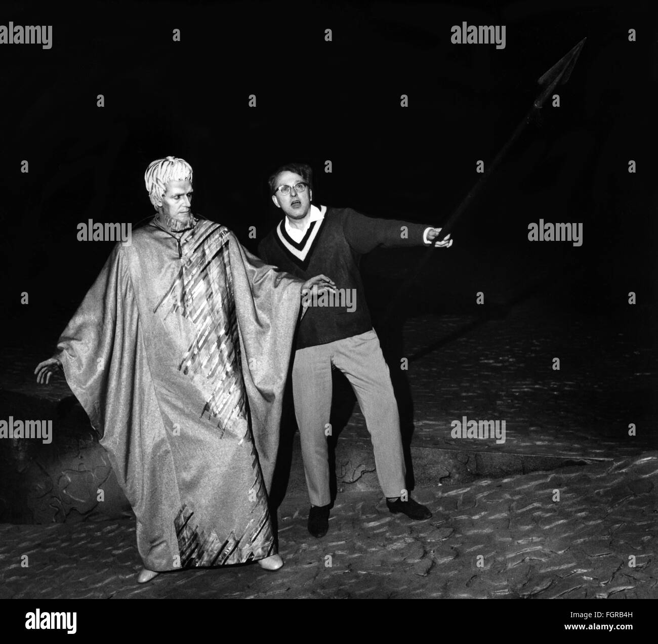 Theater / Theater, Oper, Richard Wagner Festspiele, Bayreuth, 1961, 'der Ring der Nibelung', Oper 'Siegfried', Regisseur Wolfgang Wagner bei einer Probe, mit Sänger James Milligan (als Wanderer), Additional-Rights-Clearences-nicht vorhanden Stockfoto