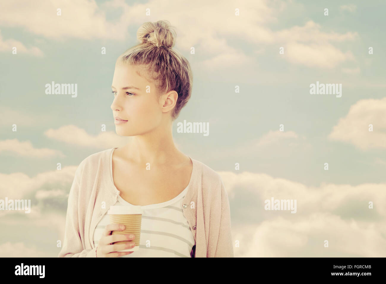 Zusammengesetztes Bild Frau mit Kaffeetasse Stockfoto