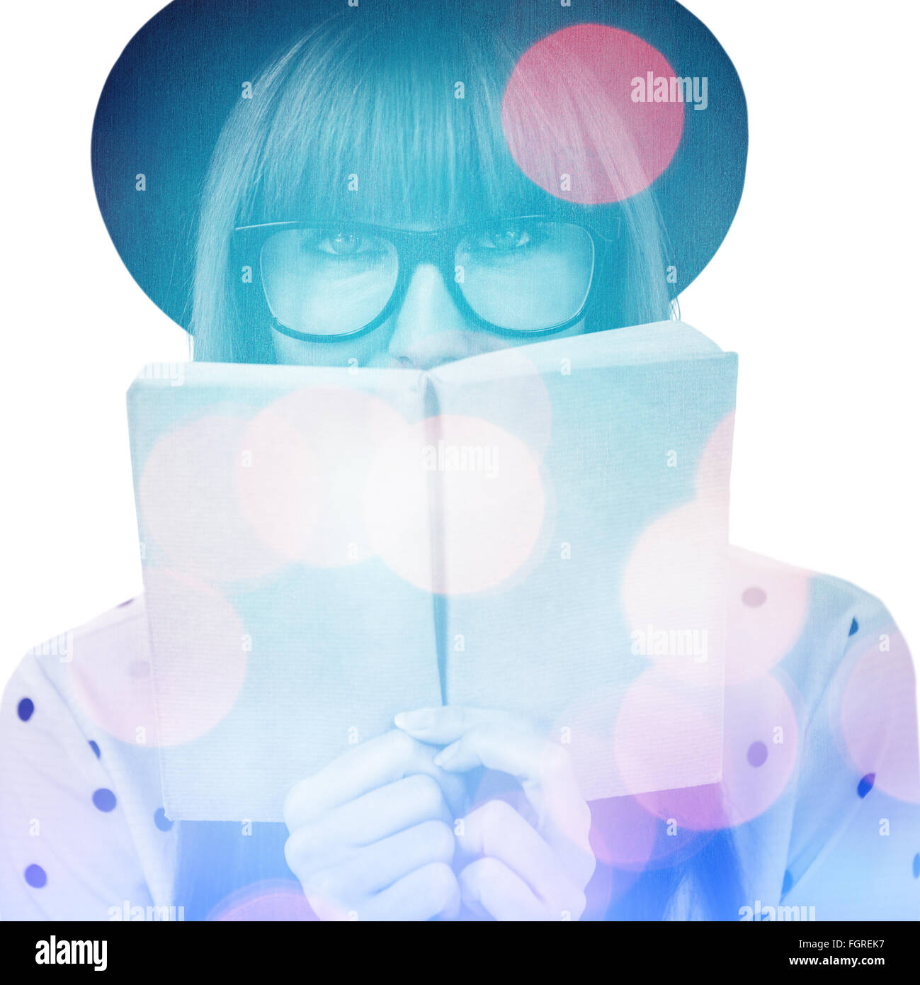 Zusammengesetztes Bild Hipster Frau hinter ein grünes Buch Stockfoto