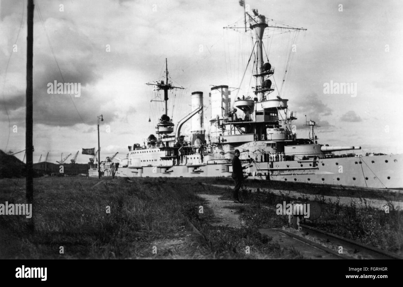 Deutsche Linienschiff SchleswigHolstein auf die Westerplatte, 1939