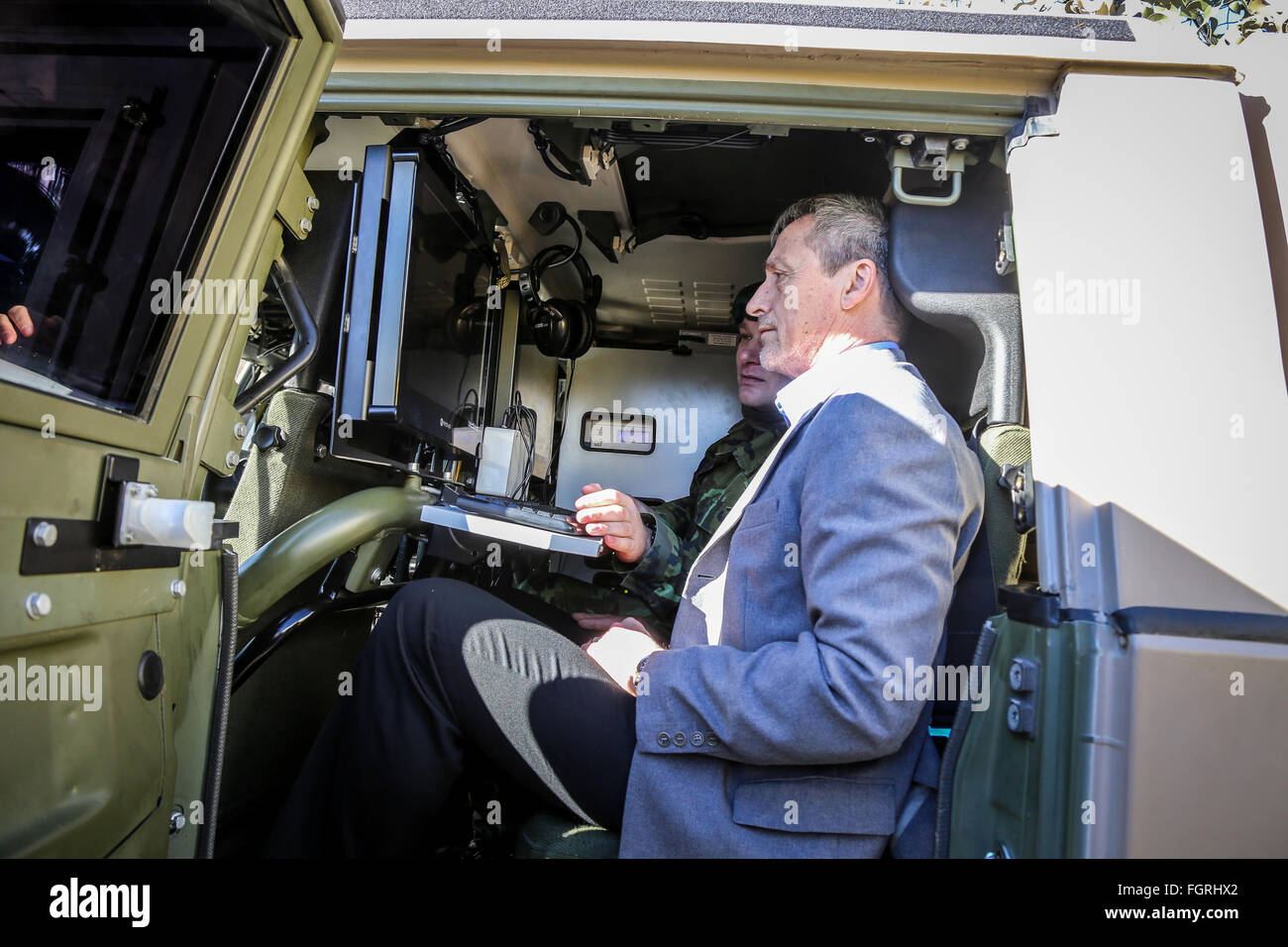 Opava, Tschechien. 22. Februar 2016. Verteidigung-Minister Martin Stropnicky besucht 53. Aufklärungs- und elektronische Kriegsführung-Regiment in Opava, Tschechien, 22. Februar 2016. © Adolf Horsinka/CTK Foto/Alamy Live-Nachrichten Stockfoto