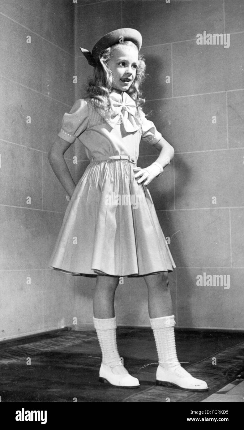 Kinderkleidung der 1950er jahre -Fotos und -Bildmaterial in hoher Auflösung  – Alamy