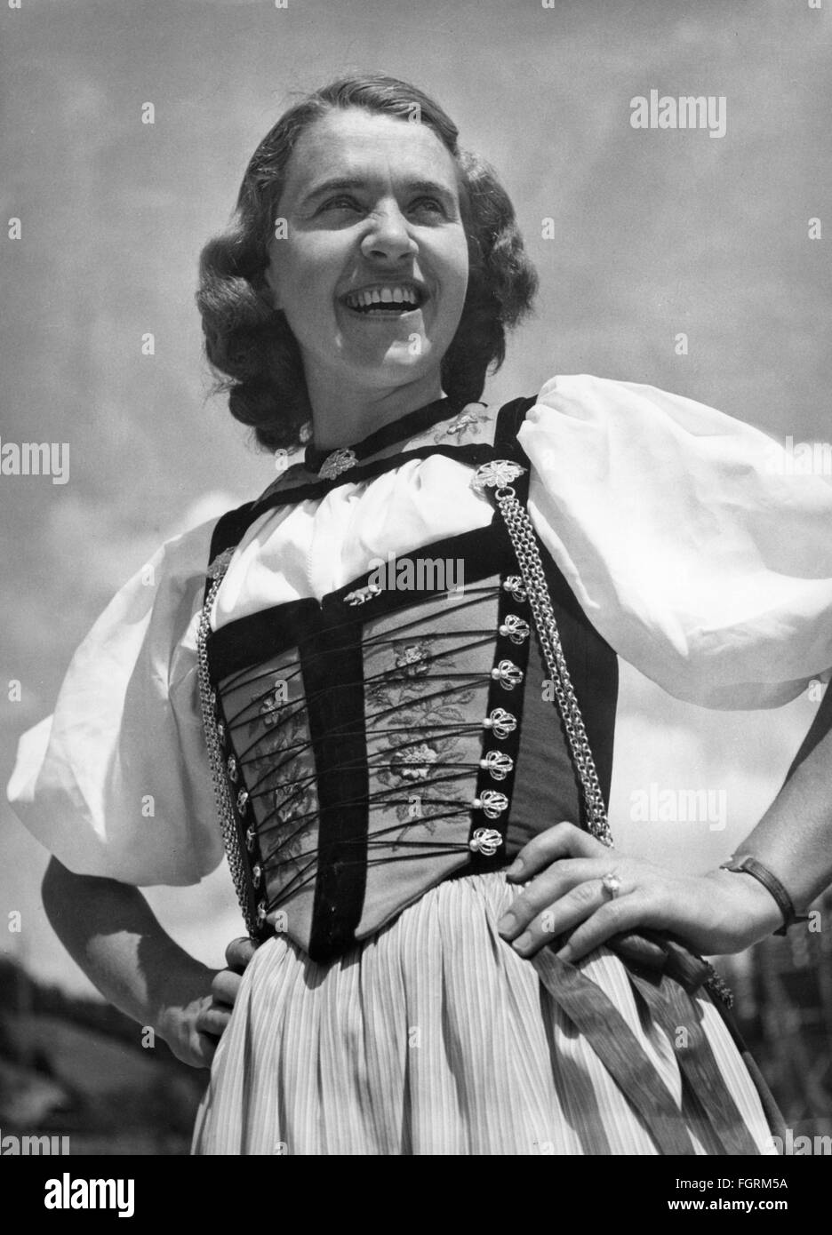 Mode, Tracht, Schweiz, Frau in Freudenberg Tracht, Emmental, 1930er Jahre, Zusatzrechte-Clearences-nicht erhältlich Stockfoto