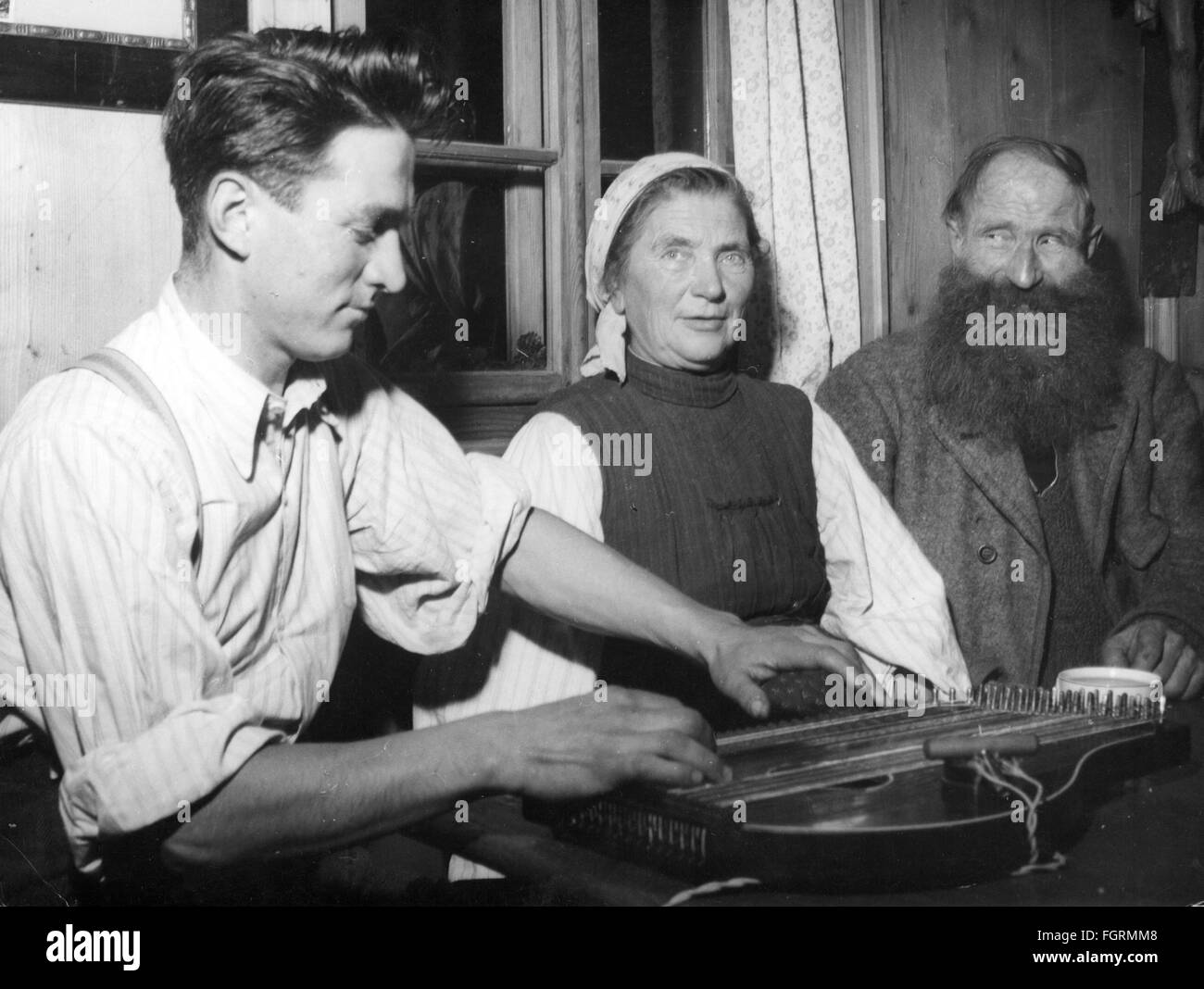 Musik, Musiker, Zitherspieler, Bayern oder Österreich, 50er Jahre, zusätzliche-Rechte-Clearences-nicht verfügbar Stockfoto