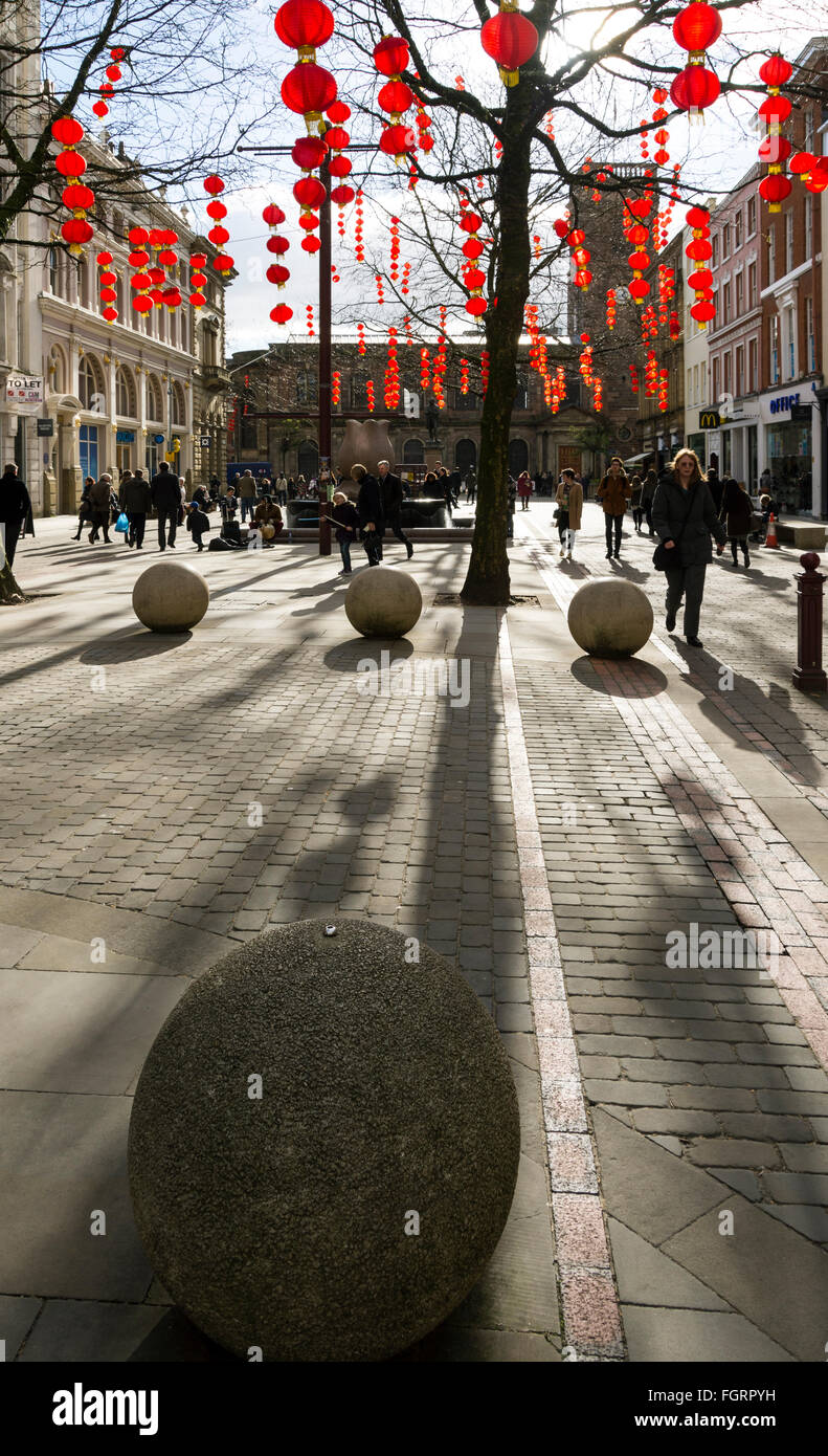 Lampions in St.-Anna Platz Manchester, England, UK.  Zum chinesischen Neujahr feiern. Stockfoto