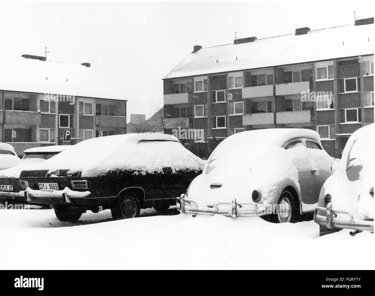 Saison, Winter, verschneite Autos, Nordrhein-Westfalen, 70er Jahre, Zusatzrechte-Freienzen-nicht verfügbar Stockfoto