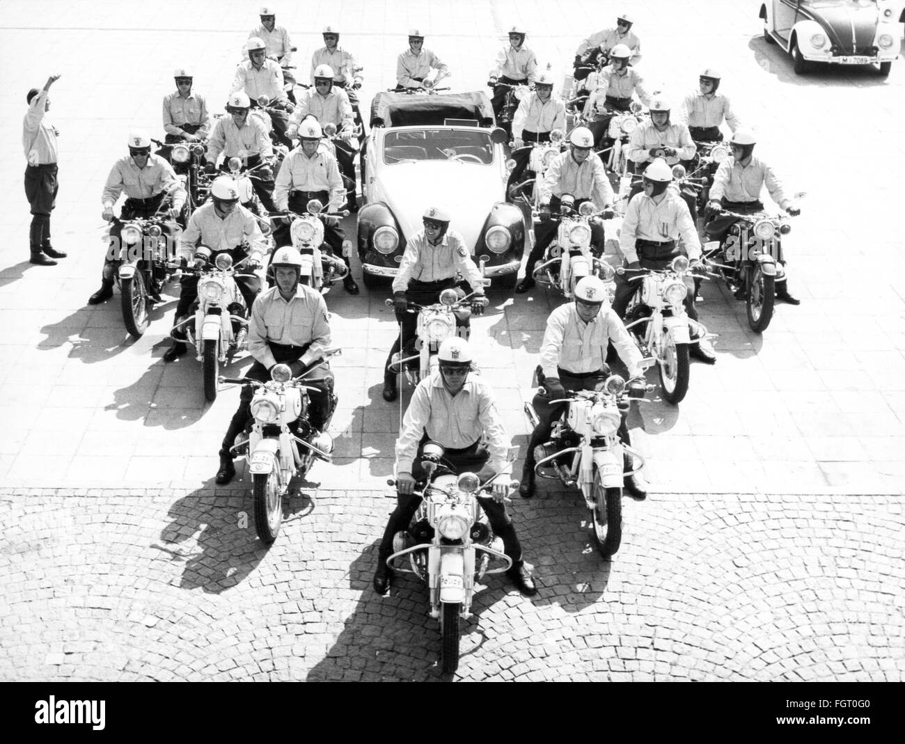 Polizei, Deutschland, Schutzpolizei, Motorradfahrer der Münchner Großstadtpolizei während der Generalprobe für den Staatsbesuch des französischen Präsidenten Charles de Gaulle, 3.9.1962, Zusatzrechte-Abfertigung-nicht vorhanden Stockfoto