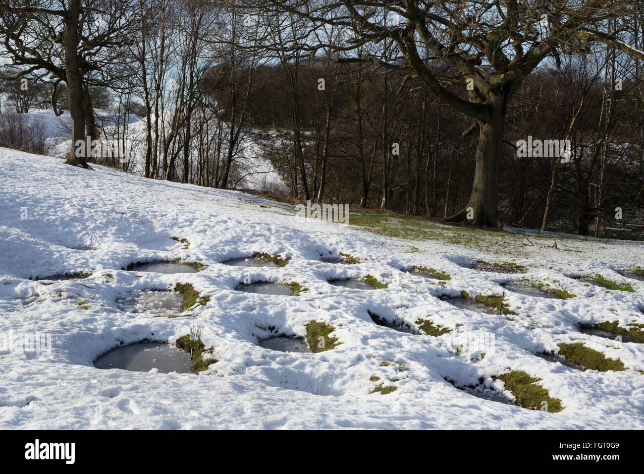 Defensive Gruben an rauen Burg römisches Kastell auf der Römerzeit Antoninuswall in Falkirk, Schottland. Stockfoto