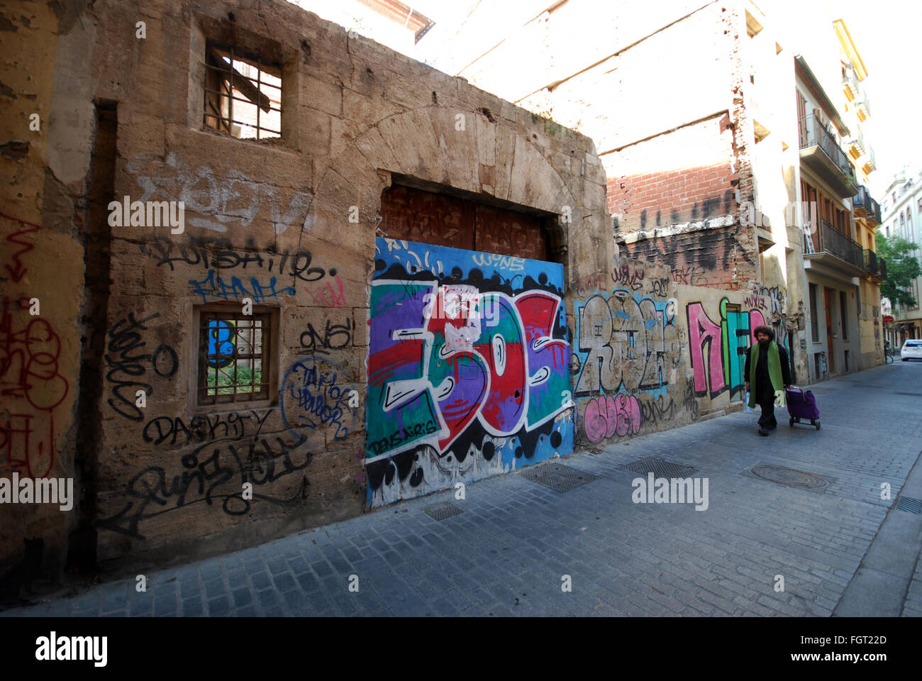 Graffiti bedeckt Wände im Barrio del Carmen, Spanien Stockfoto