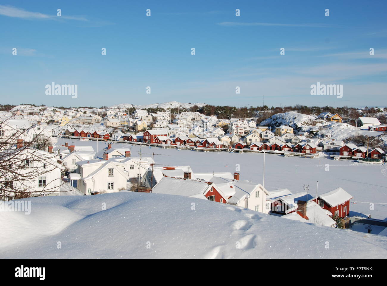 Kleines Dorf an der West Küste von Schweden im winter Stockfoto