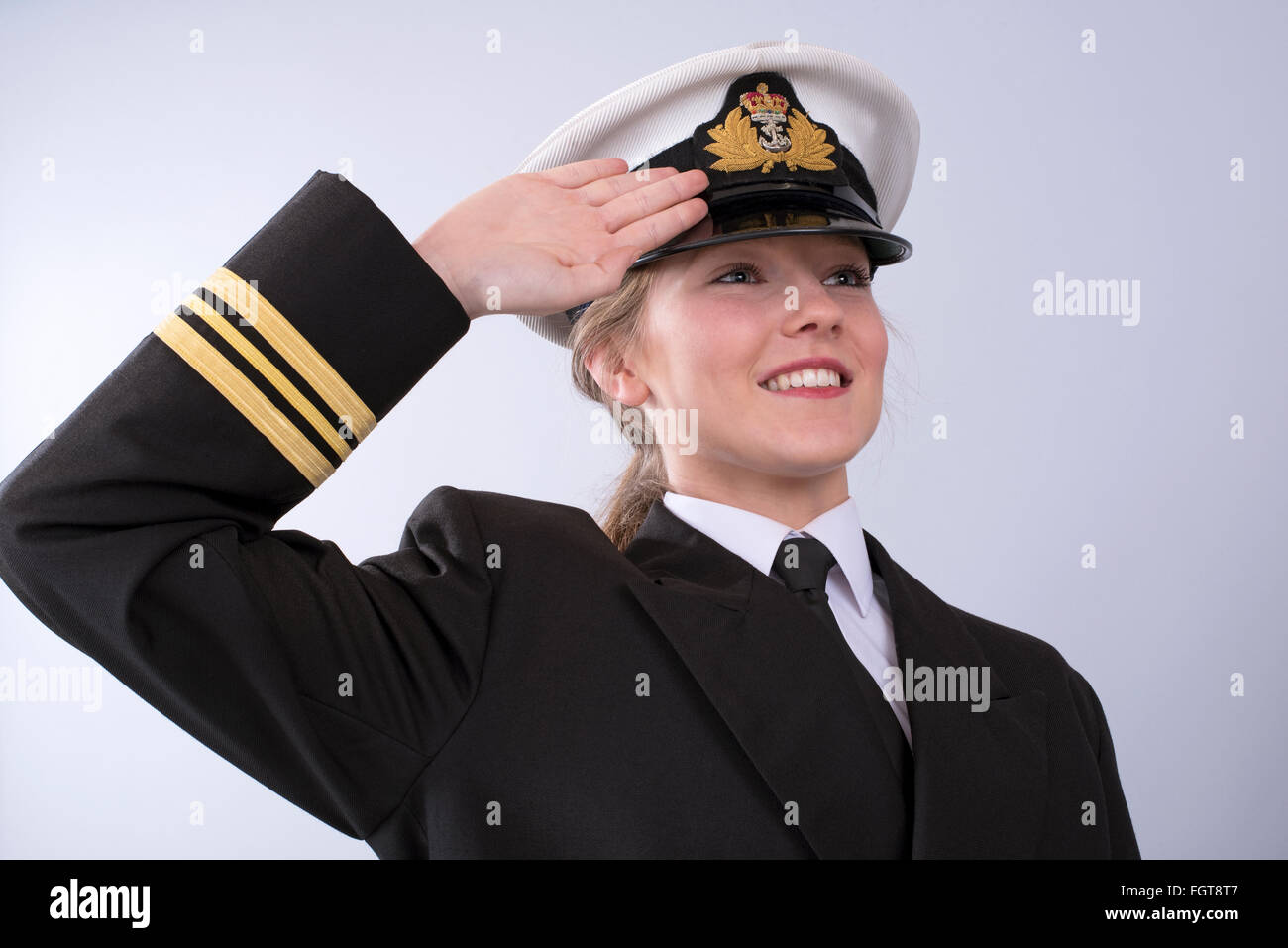 отдающая женщина