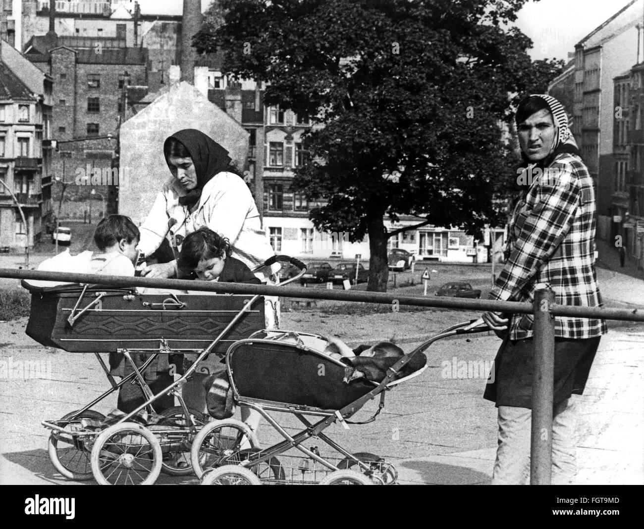 Geographie / Reisen, Deutschland, Person, Frauen ausländischer Arbeitnehmer mit ihren Kindern, 1972, Zusatzrechte-Clearences-nicht vorhanden Stockfoto