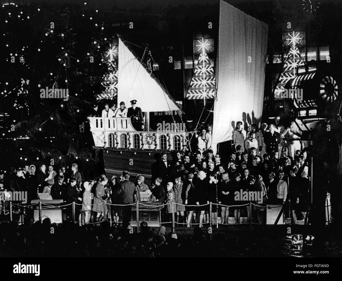 Geographie / Reisen, Deutschland, Nordrhein-Westfalen, Dortmund, Weihnachtsmarkt mit traditionellem Weihnachtsgeschäft, nightshot, Ende der 1960er Jahre, zusätzliche-Rechte-Clearences-nicht verfügbar Stockfoto