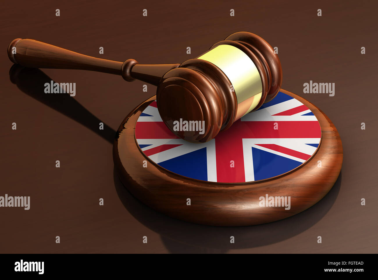 Britischem Recht, Gerechtigkeit und Vereinigtes Königreich Rechtsordnung Konzept mit einer 3d Darstellung von einem hölzernen Hammer und der Union Jack Flagge. Stockfoto