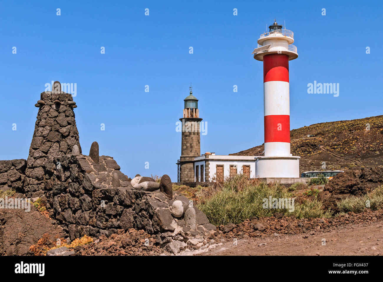 Steinsäule und Leuchttürme in El Faro Santa Cruz La Palma Spanien Stockfoto